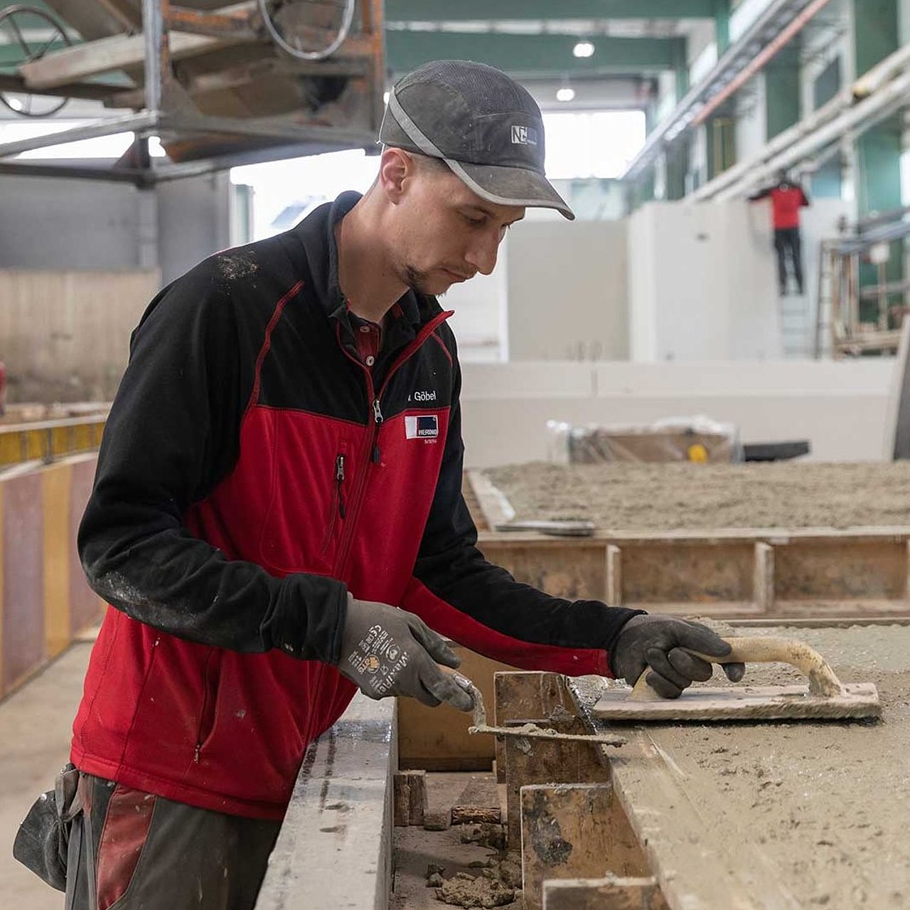 Mitarbeiter im Fertigteilwerk