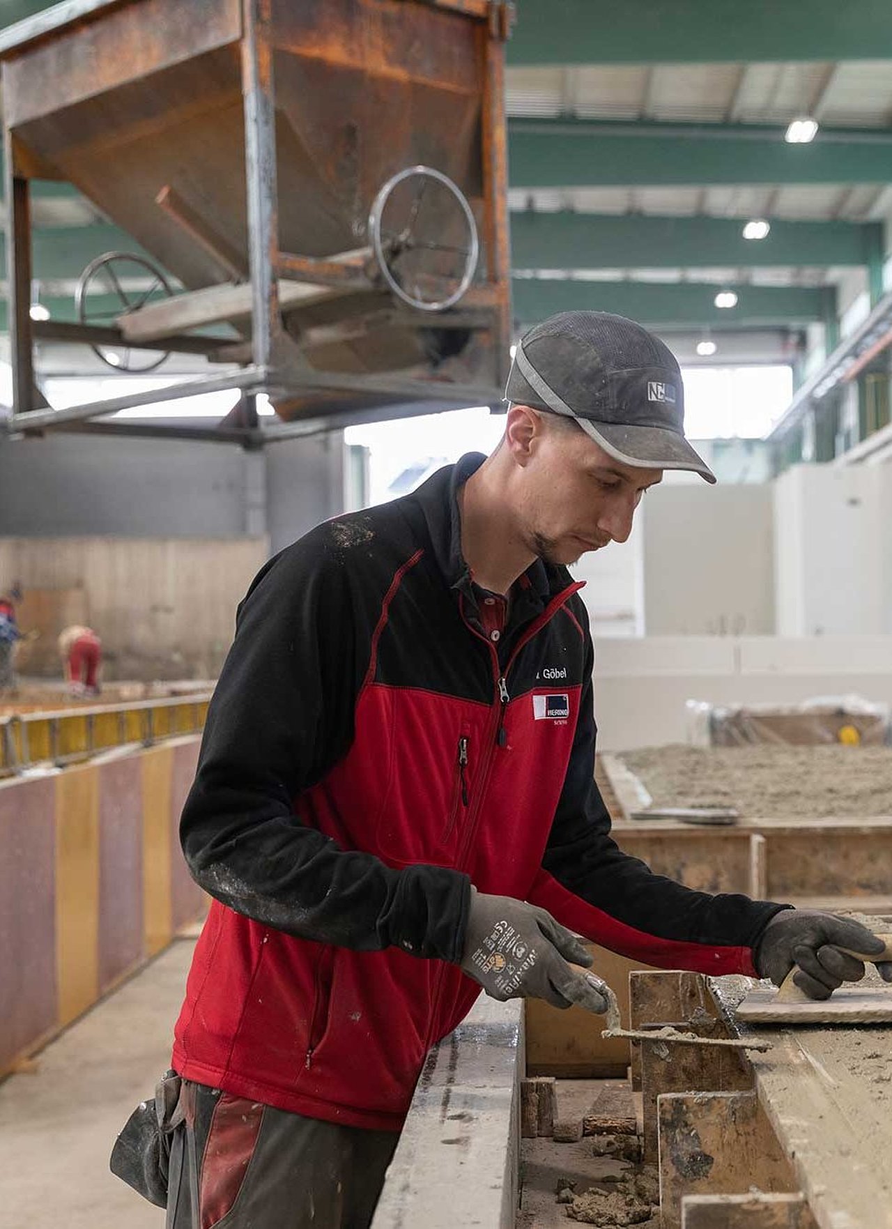 Mitarbeiter im Fertigteilwerk