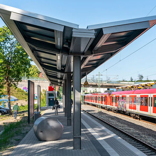 Bahnsteigdach Evolution am Bahnsteig Hösel